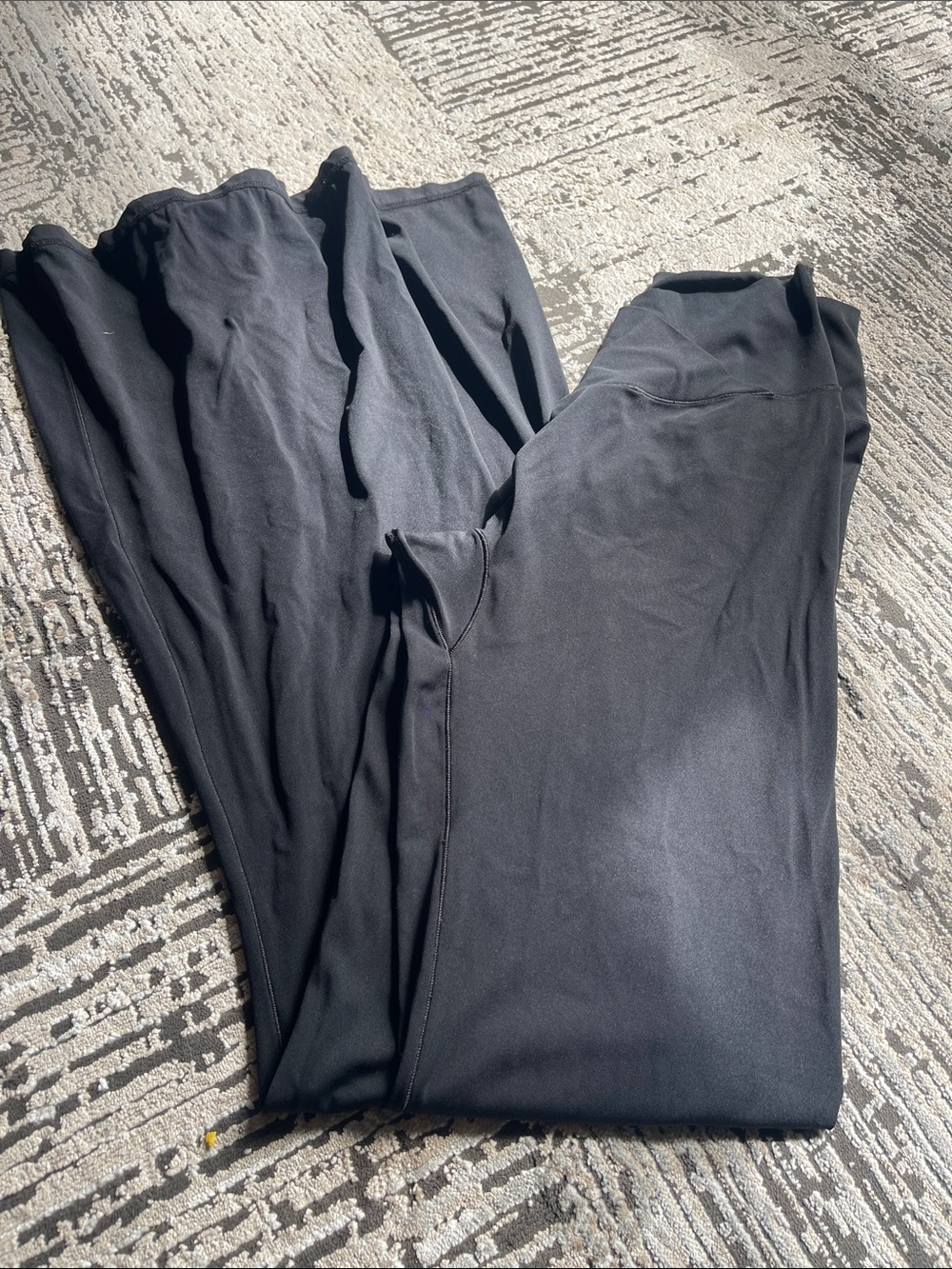Black V-Waist High-Rise Leggings with Small Logo